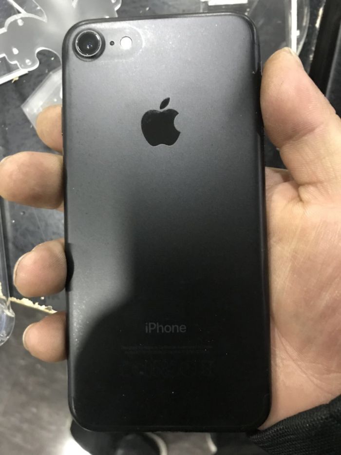 苹果7 黑色 很新 还有保修苹果公司