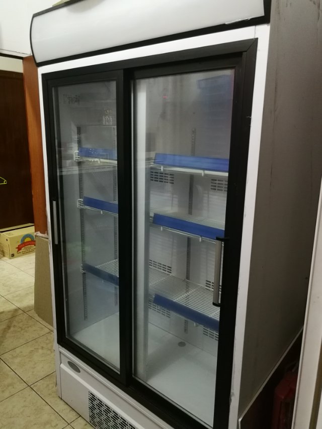 出售九成新双门冰箱，infrico 牌子，自取 ，
马德里，