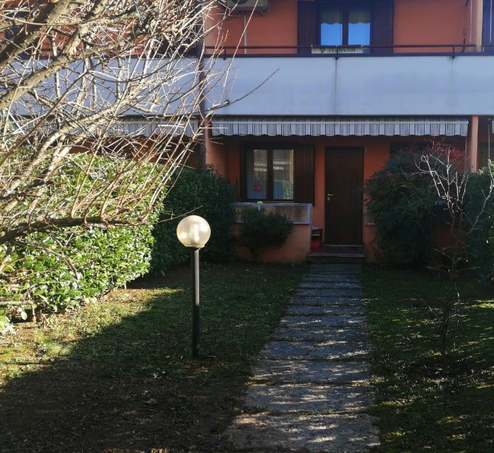 出售Brescia自住的带花园联排别墅
