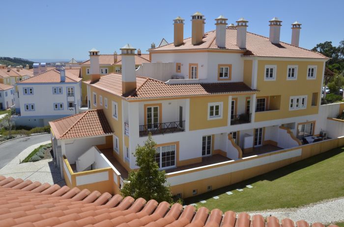 葡萄牙里斯本近郊高尔夫小区豪华住宅出售，建筑面积167出库90平方，带租约每月1880欧元，售价55万欧元