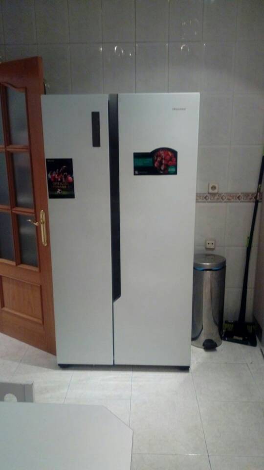 九成新的电冰箱