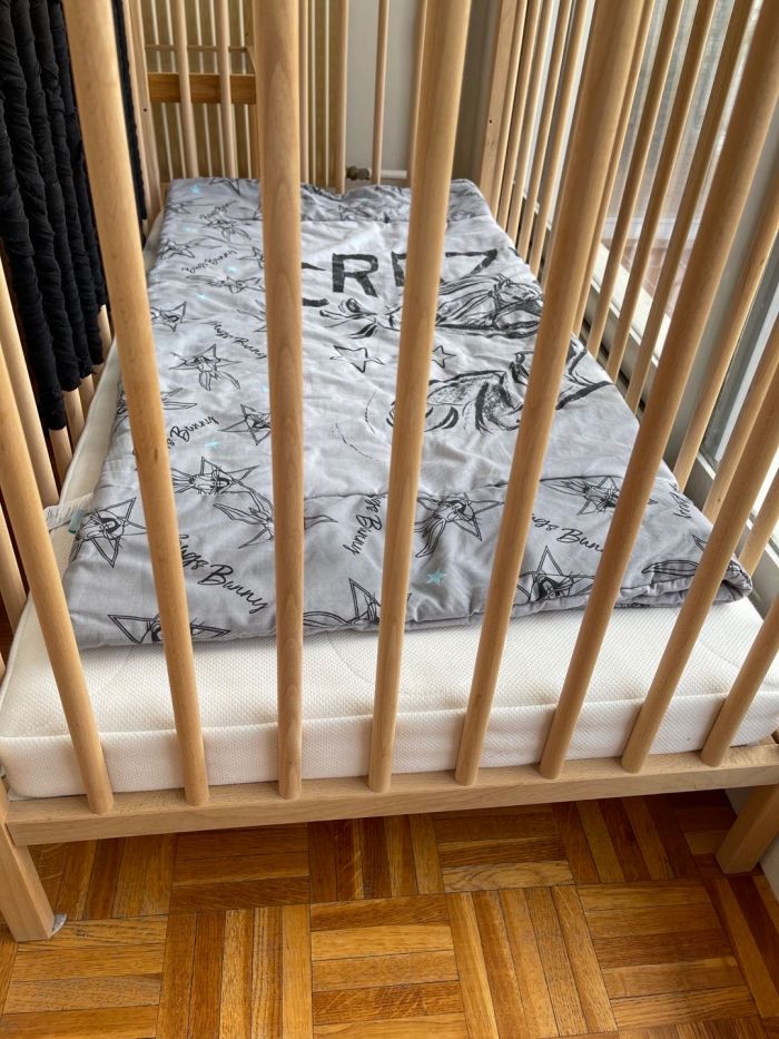 出售婴儿床和床垫（未使用）