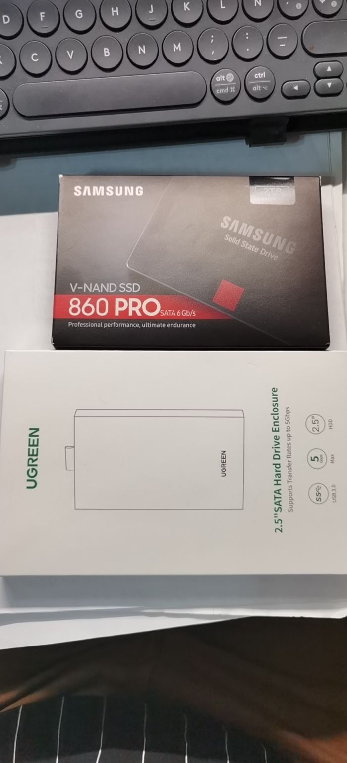 出个samsung的SSD 860 pro 2tb 400欧入手两月割爱