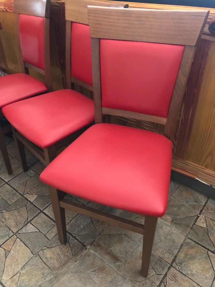 不莱梅出售二手约50张椅子，10张桌子