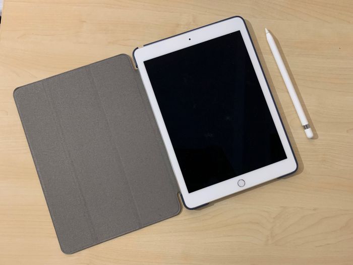 iPad Pro 9.7“ - 128G - Wifi - 银色 （附送Apple Pencil、外壳及保护套）