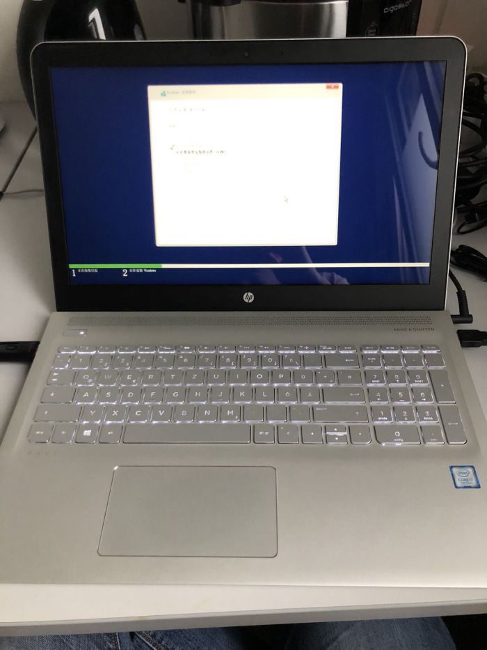 HP笔记本电脑  B&O音效