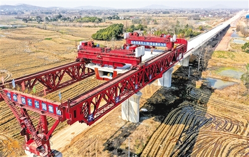 合安高铁庐江段今年底建成通车 合安高铁庐江县境内的跨合铜黄高速